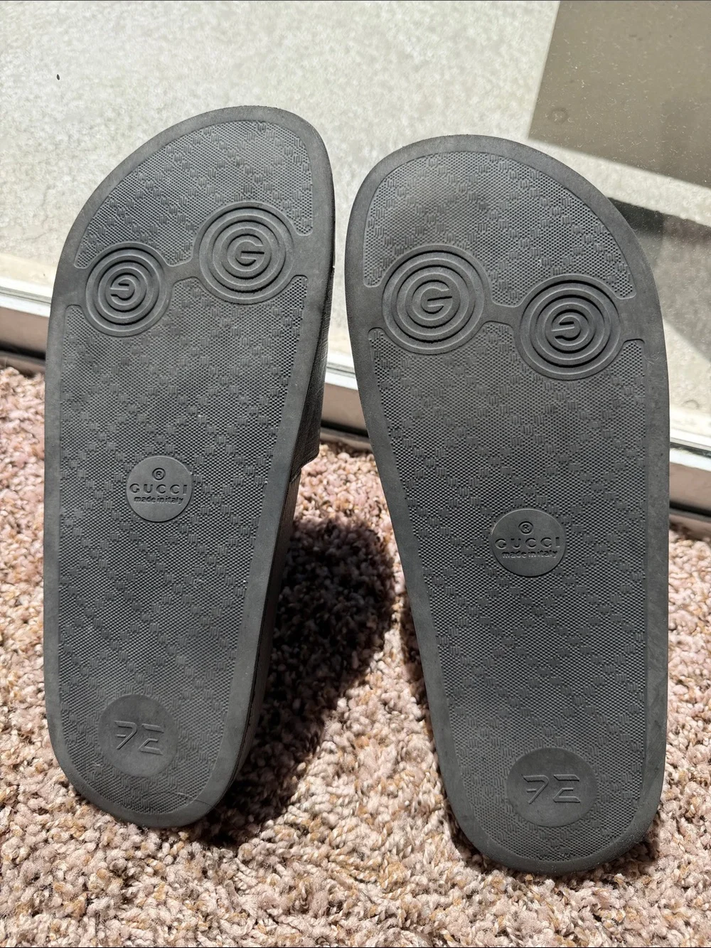 Gucci Black GG Supreme Slide Sandals with Gold Tiger Detail